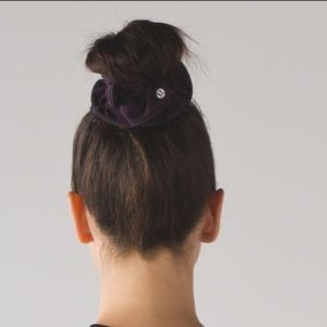 Lululemon Light Locks Scrunchie set - black & black cherry